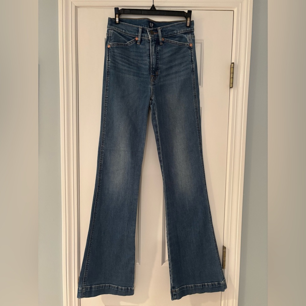 GAP Women's Flare Jeans NEW without tags.